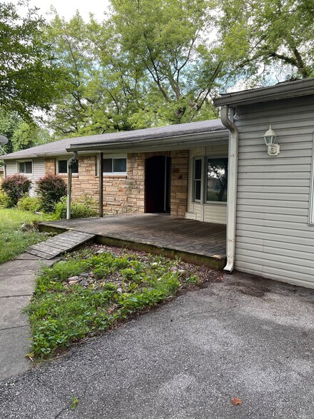 1736 E Hamblen Dr, Indianapolis, IN 46231