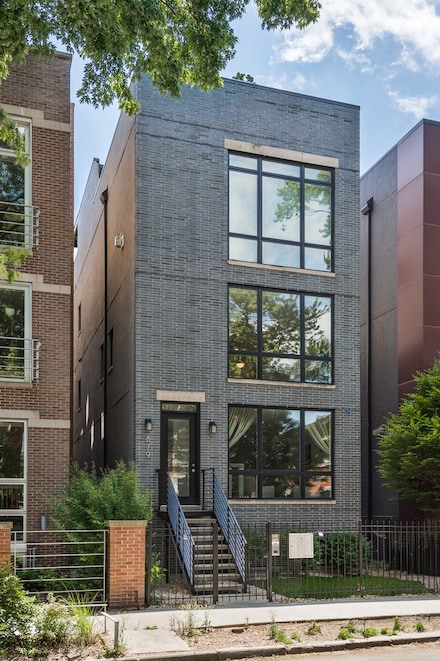 879 N Hermitage Ave Unit 2, Chicago, IL 60622