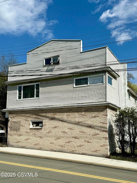 32 W Main St, Glen Lyon, PA 18617