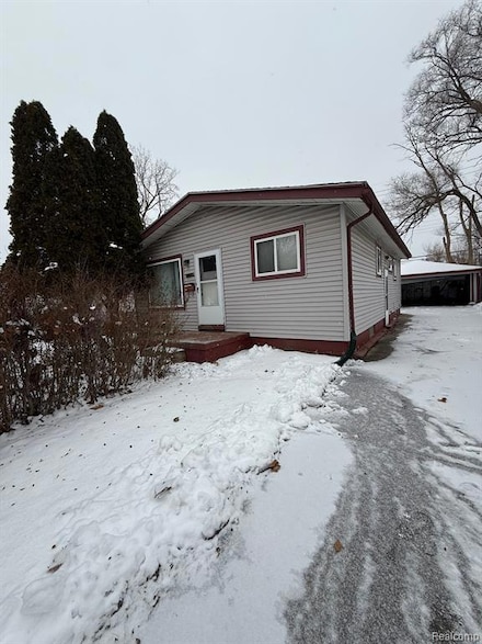 6865 Edgeton St, HamtraMcK, MI 48212