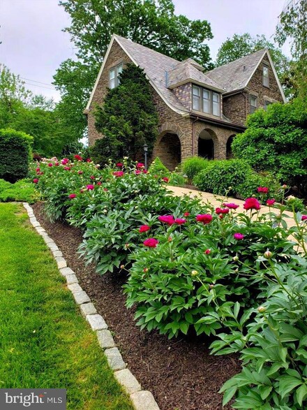 8141 High School Rd Unit 13, Elkins Park, PA 19027