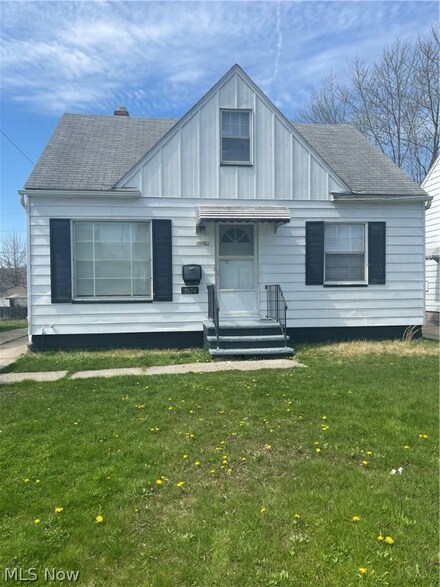 5174 Thomas St, Maple Heights, OH 44137