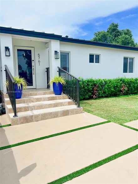 5761 SW 5th St, Miami, FL 33144