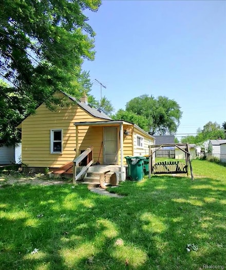 909 Maplewood Ave, Ypsilanti, MI 48198