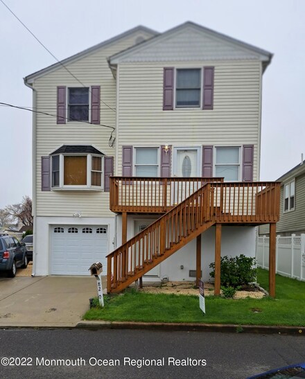 820 6th St, Keyport, NJ 07735