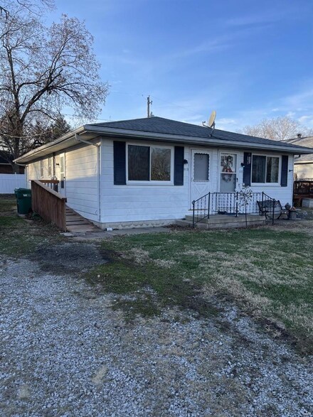 113 N East St, Smithton, IL 62285