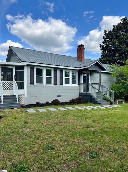 1907 Duncan Reidville Rd, Duncan, SC 29334
