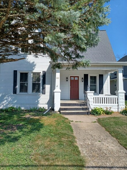 207 S Locust St, Wyanet, IL 61379