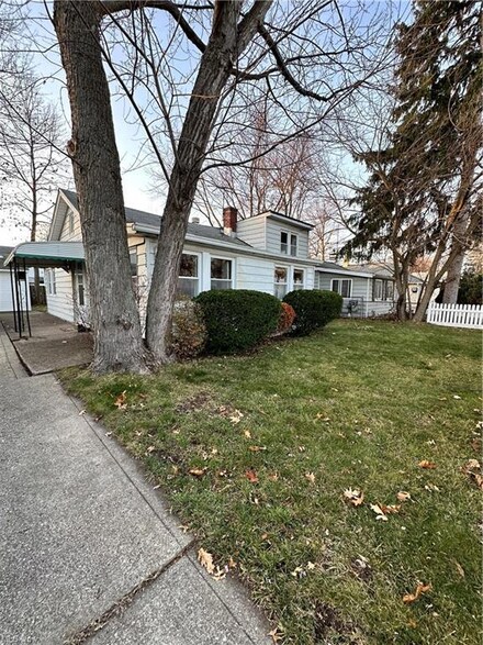 1030 Windermere Dr, Willoughby, OH 44094