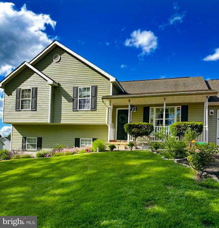 555 Oak Lee Dr, Ranson, WV 25438