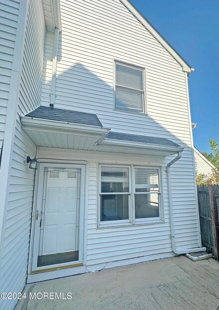 15 Browning Ct, Freehold, NJ 07728