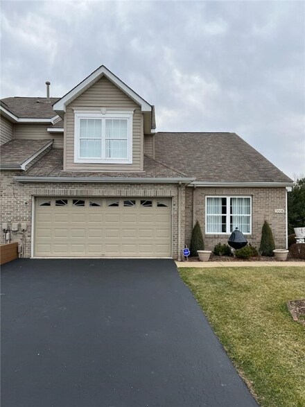 2006 Trotwood Ct, Jeannette, PA 15644
