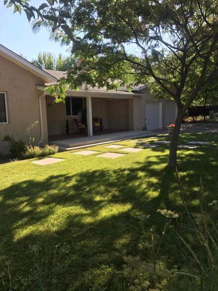 925 Pueblo Solano Rd NW, Los Ranchos, NM 87107