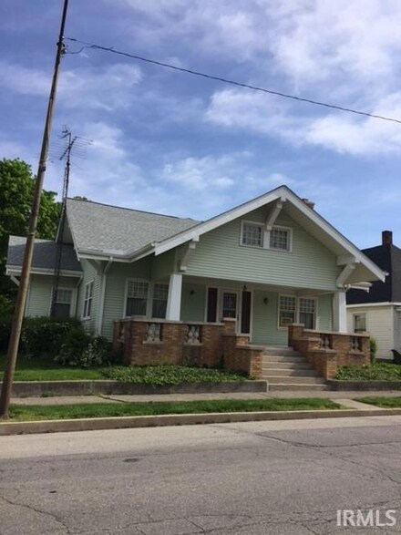 208 E Columbia St, Flora, IN 46929