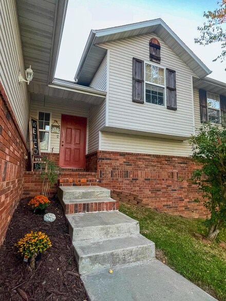 4431 N Shirley Ave, Springfield, MO 65803