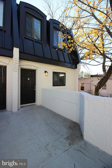 1218 Eton Ct NW Unit T10, Washington, DC 20007