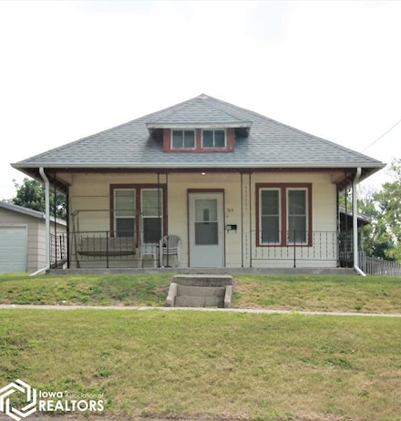215 N 8th St, Clarinda, IA 51632