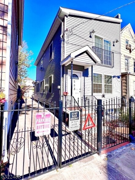 853 Rebecca Place, Elizabeth, NJ 07201
