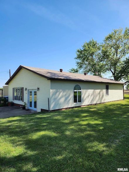 200 N 1st St, Mechanicsburg, IL 62545