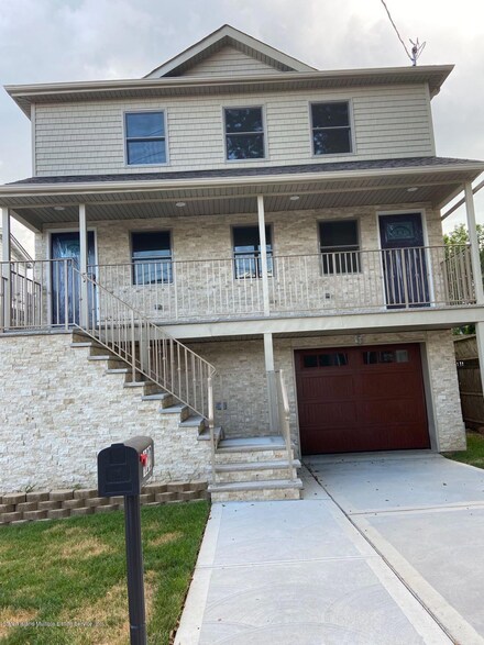 120 Piave Ave, Staten Island, NY 10305