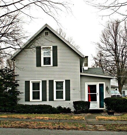 178 W 3rd St, Roanoke, IN 46783