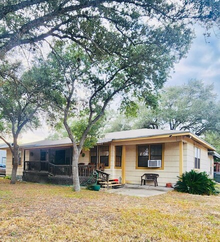 327 Field Ave, Taft, TX 78390