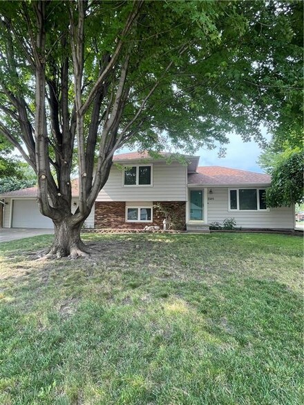 2201 4th St SW, Altoona, IA 50009