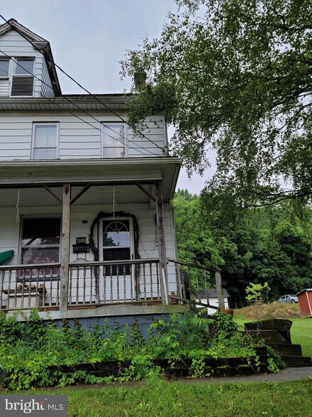 822 E Freedom Ave, Burnham, PA 17009