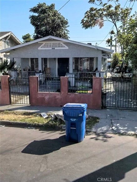 242 W 58th St, Los Angeles, CA 90037