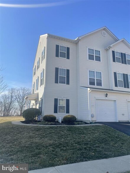 2310 Sunny Hill Cir, York, PA 17406