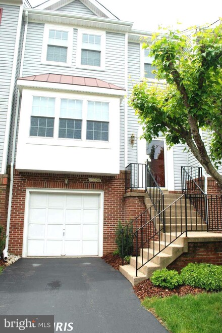 13058 Cobble Ln, Clifton, VA 20124