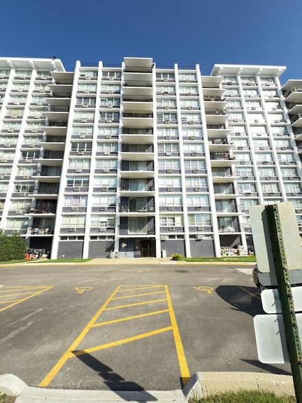 8809 W Golf Rd Unit 11F, Niles, IL 60714