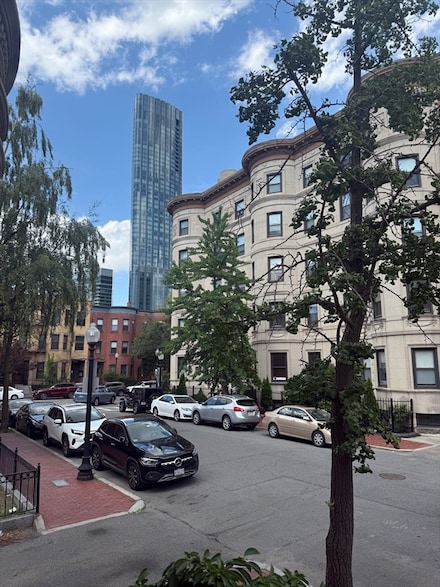 11 Blackwood St Unit 32, Boston, MA 02115