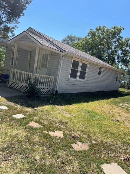 419 Mclain Ave, Newton, KS 67114