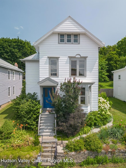 44 Worth Ave, Hudson, NY 12534