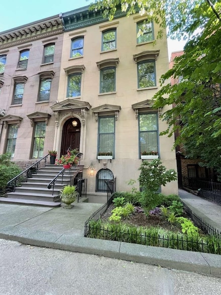 293 York St, Jersey City, NJ 07302