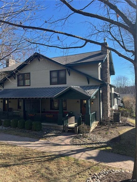3486 Creekside Ct, Hellertown, PA 18055