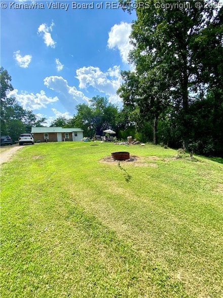 109 1/2 Hillcrest Dr, Ripley, WV 25271
