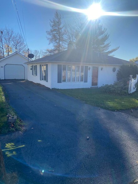 24 Nash St, Bangor, ME 04401