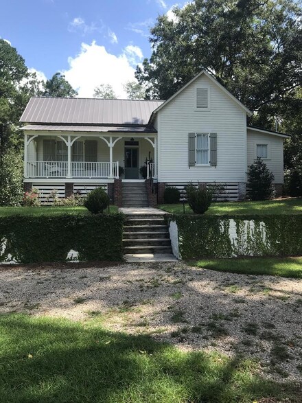 313 S Norton St, Boston, GA 31626