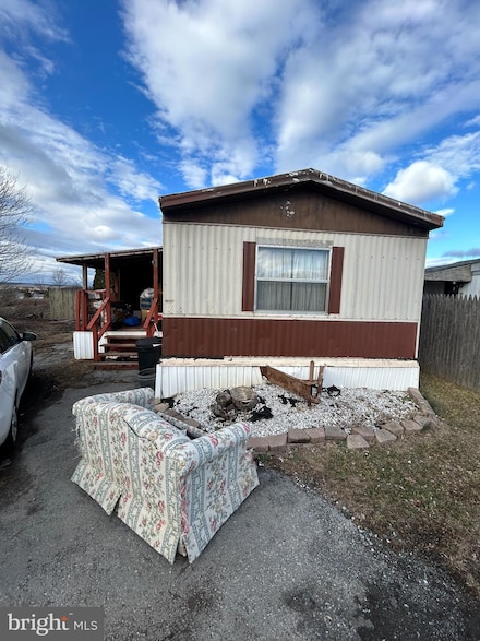 9825 Davies Dr, Breinigsville, PA 18031
