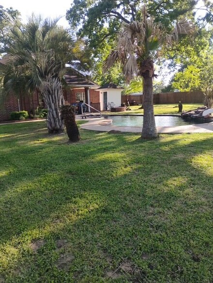 75 Private Road 2102, Liberty, TX 77575