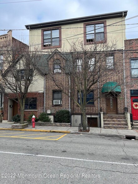 581 Gregory Ave Unit 83, Weehawken, NJ 07086