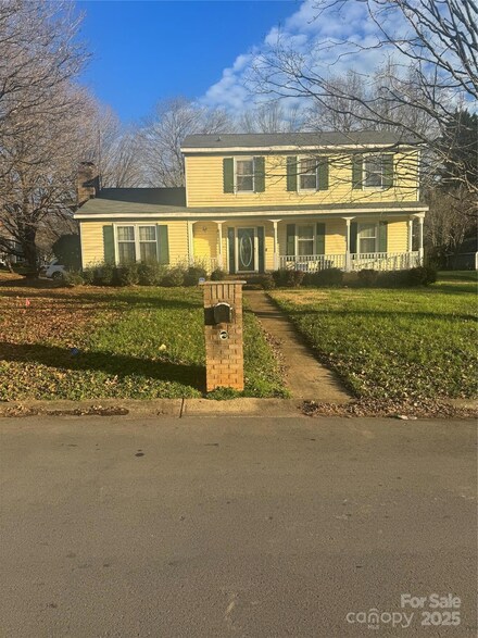 5401 Dowgate Dr, Charlotte, NC 28208