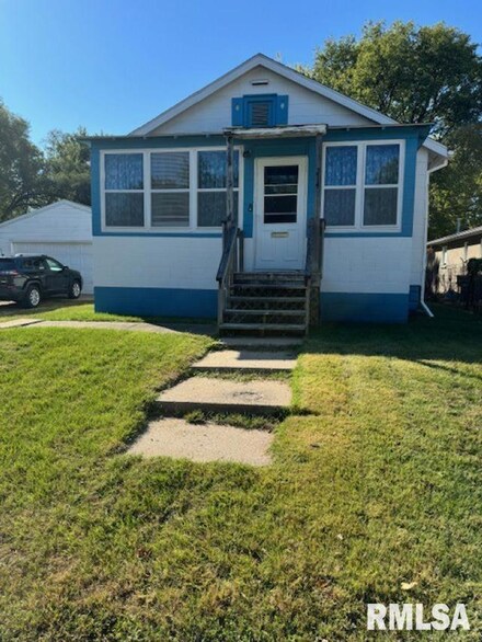 214 Davis St, Pekin, IL 61554