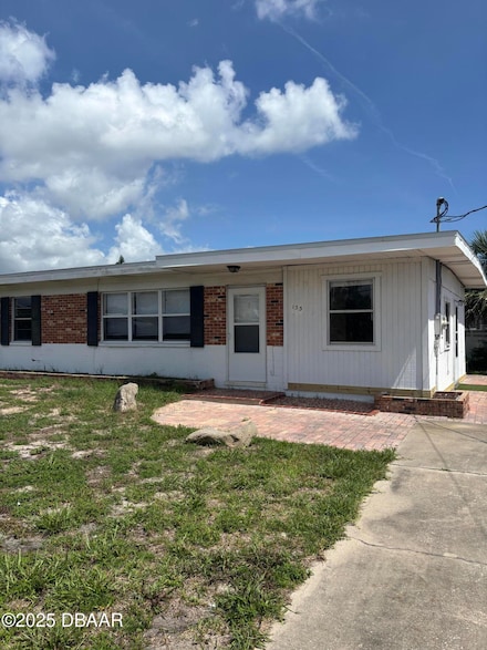 133 Bridgeport Rd, Daytona Beach, FL 32118