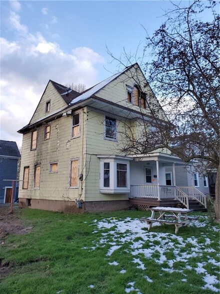 219 W State St, Albion, NY 14411