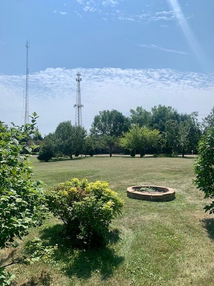 1975 Gary Ln, Geneva, IL 60134
