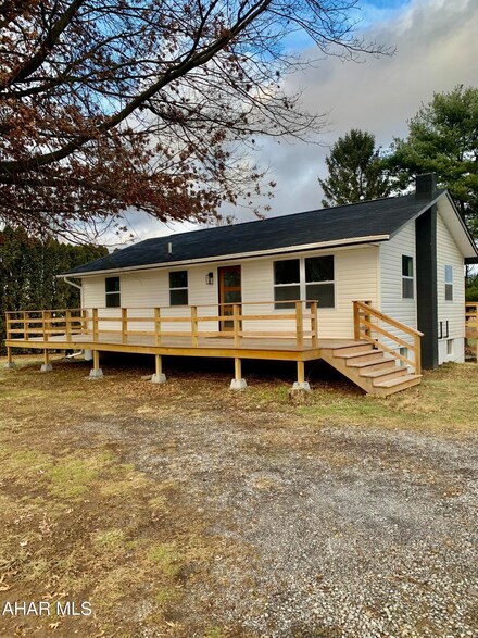 6488 Woodbury Pike, Roaring Spring, PA 16673