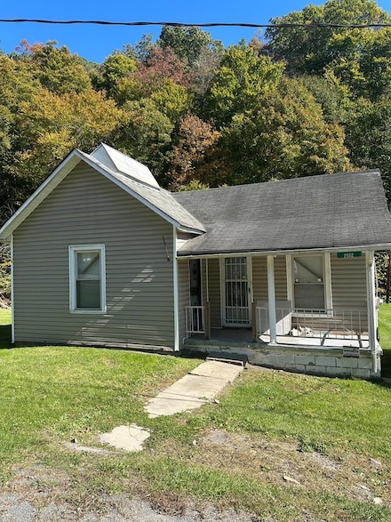 2552 Scarbro Rd, Scarbro, WV 25917
